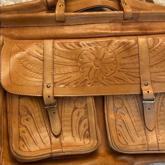 Vintage hand-tooled leather luggage - Picture 3 of 12